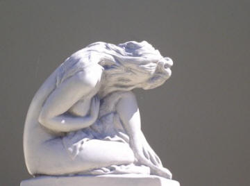 statue